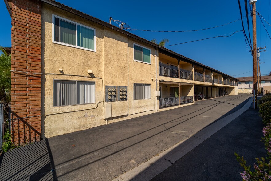 More Photos Of 2221 E Lenita Ln, Santa Ana Apartments For Sale