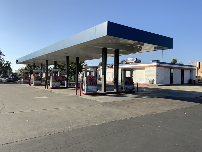 Primary Photo Of 2004 E Valley Pky, Escondido Service Station For Sale