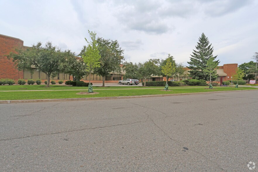 More Photos Of 90 Claireport Cres, Toronto Warehouse For Lease