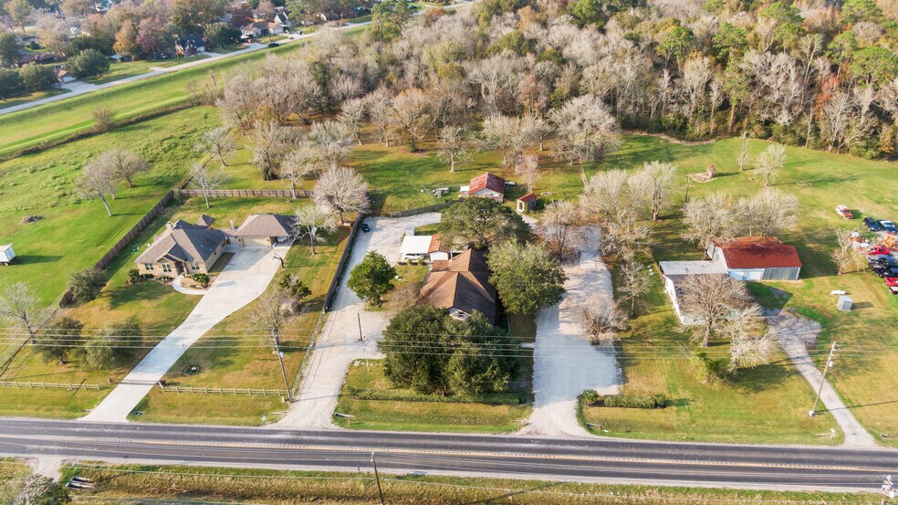 More Photos Of 4319 N FM 565 Rd, Mont Belvieu Coworking Space