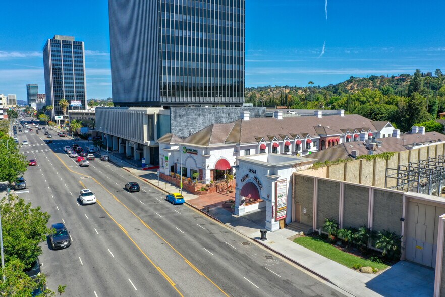More Photos Of 15928 Ventura Blvd, Encino Storefront Retail Office For Lease