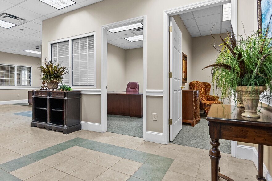 More Photos Of 239 Cedric St, Leesburg Office For Sale