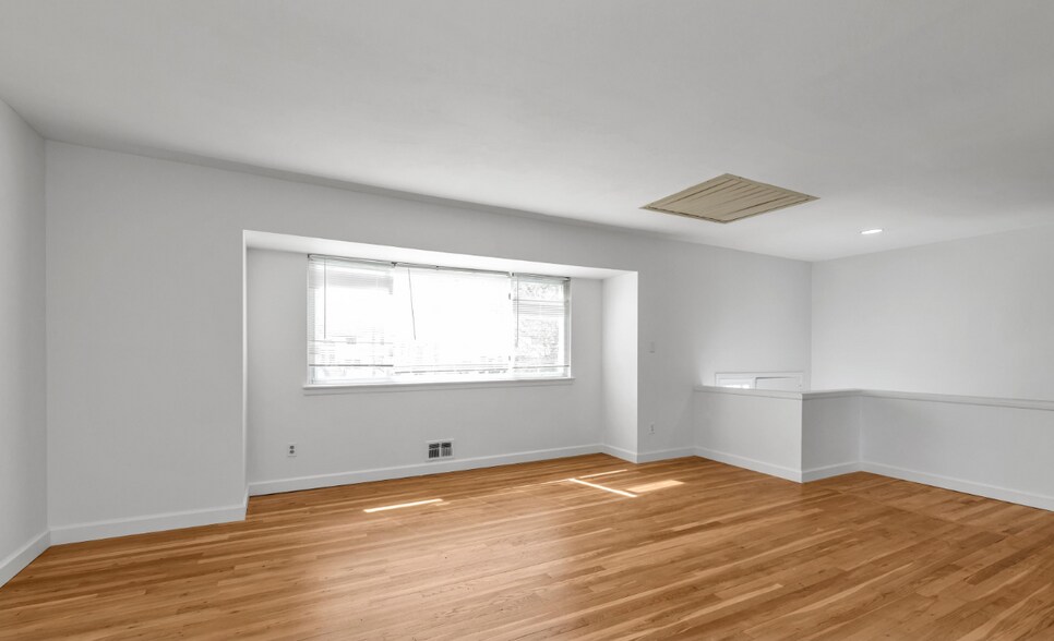 More Photos Of 2461 Merrick Ave, Merrick Medical For Sale