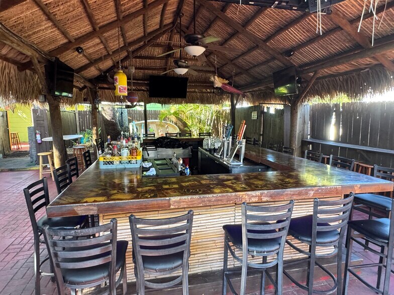 More Photos Of 1023 Florida Ave, Palm Harbor Freestanding For Sale