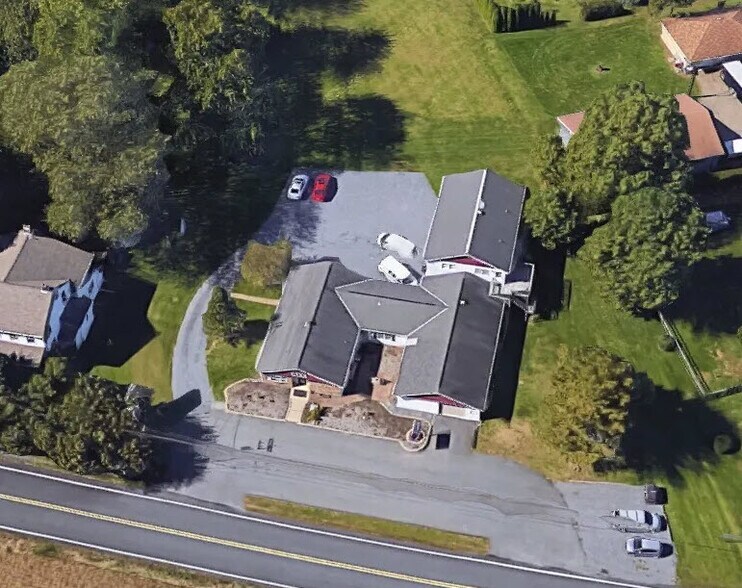 More Photos Of 8465-8467 Airport Rd, Bath Light Distribution For Sale