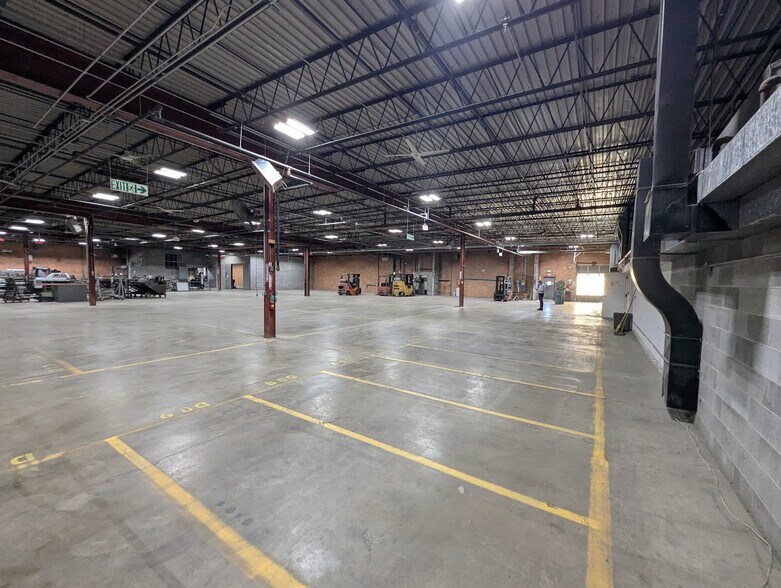 More Photos Of 2701 Delaware Ave, Des Moines Warehouse For Sale