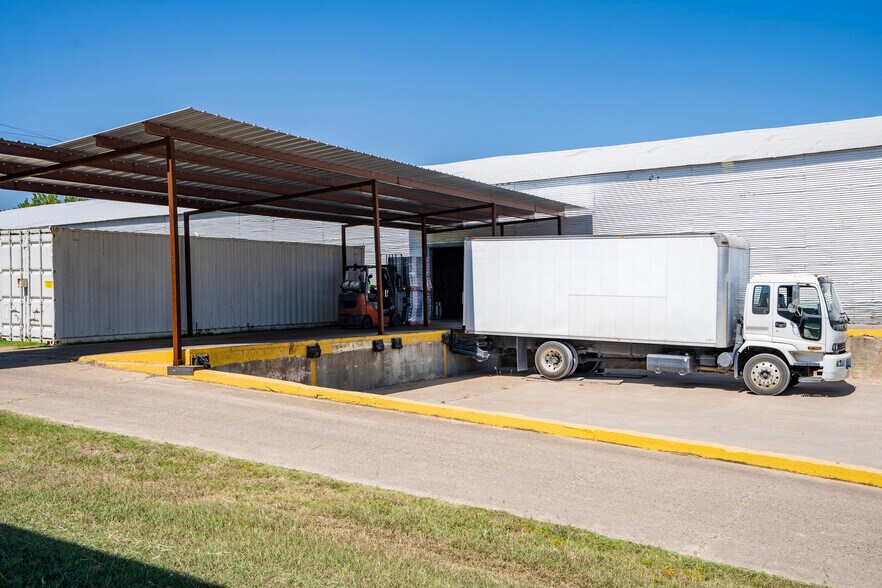 More Photos Of 401 Hardy Ave, Corsicana Warehouse For Lease