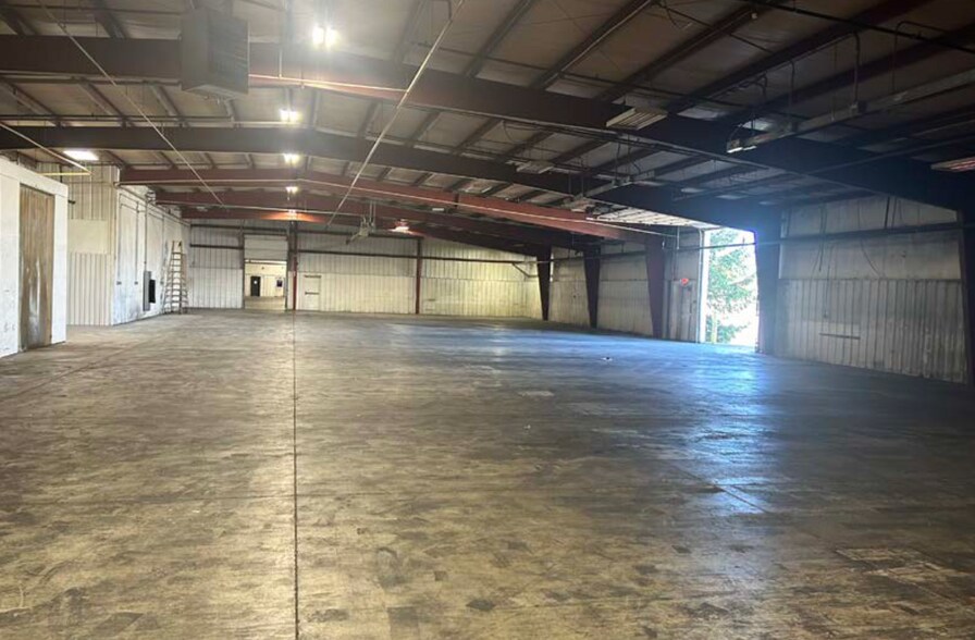 More Photos Of 4008 Borman Dr, Batavia Warehouse For Lease