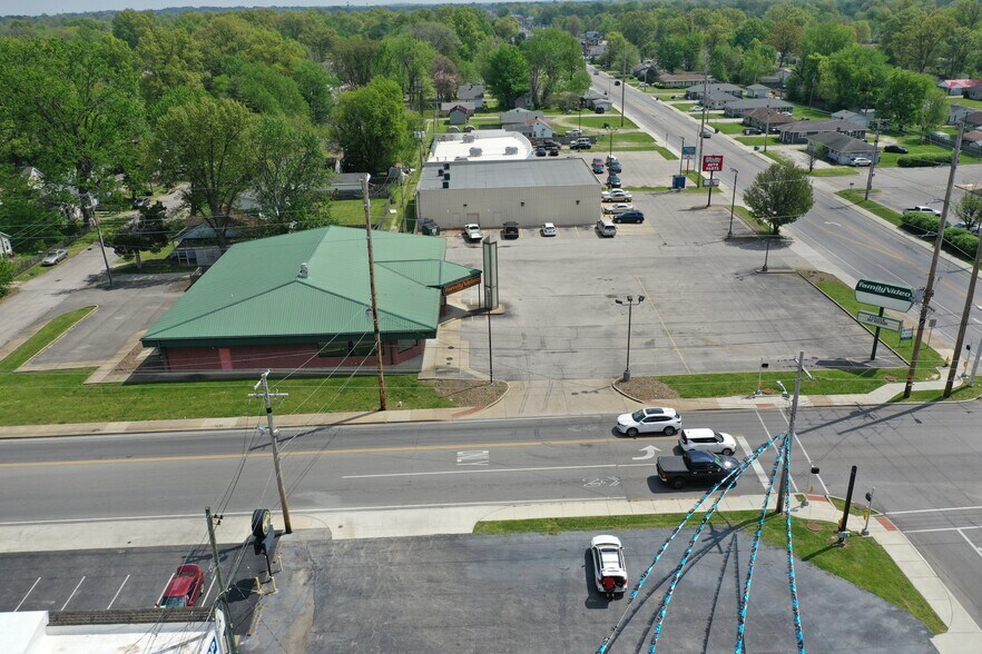 More Photos Of 2000 Covert Ave, Evansville Freestanding For Lease