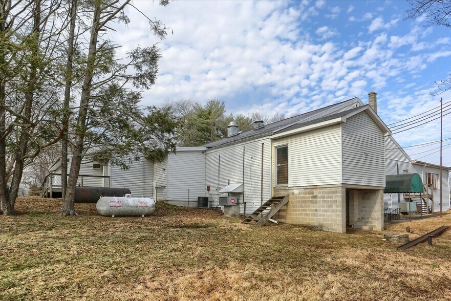 More Photos Of 145 Chamberlaine Ave, Pottsville Flex For Sale