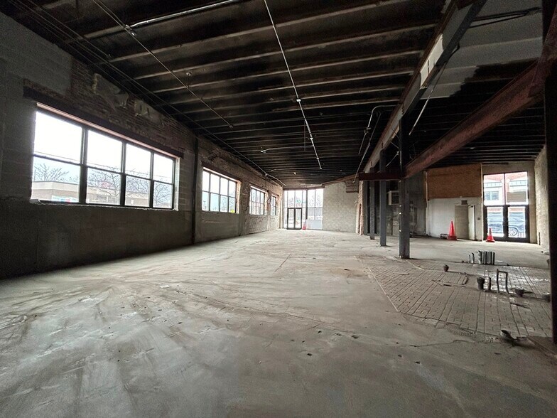 More Photos Of 2461 W Grand Ave, Chicago Storefront For Lease