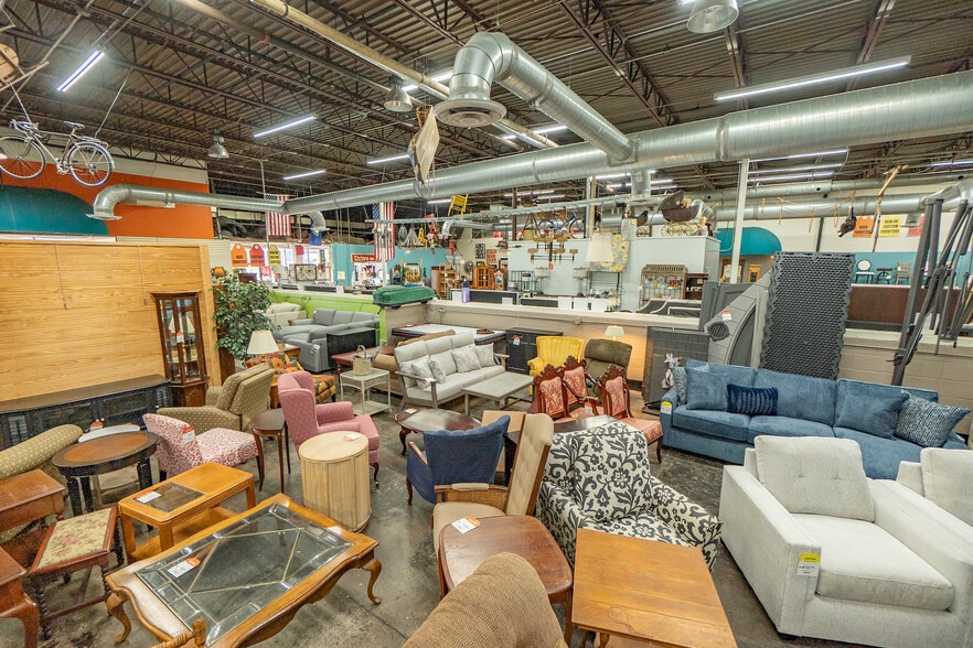 More Photos Of 2550 Regency Rd, Lexington Showroom For Lease