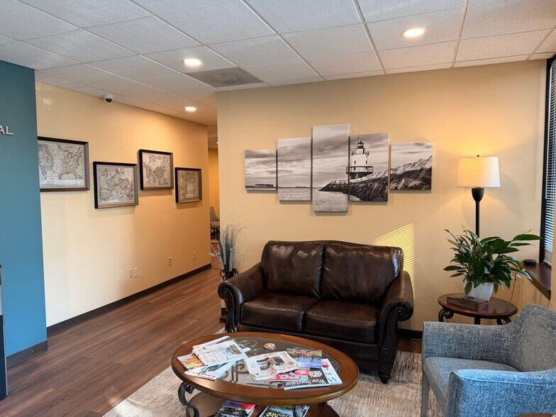 More Photos Of 8730 Bourgade St, Lenexa Loft Creative Space For Lease