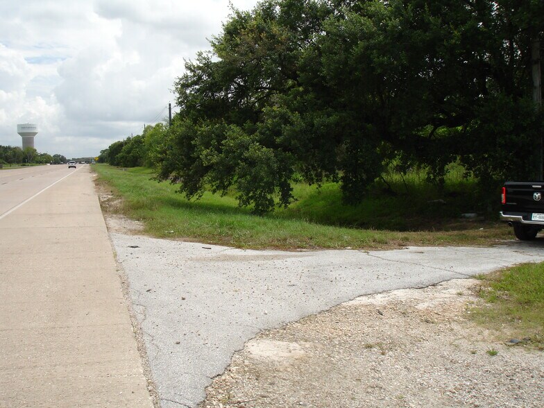 More Photos Of 3207 W Parkwood Ave, Friendswood Land For Sale