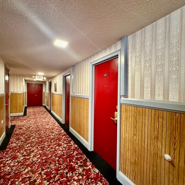 More Photos Of 925 1st Ave, Monte Vista Hotel For Sale