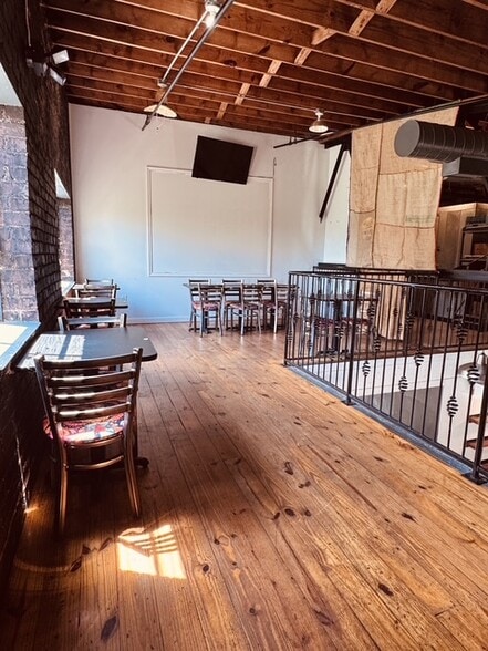 More Photos Of 675 Pulaski St, Athens Storefront Retail Office For Lease