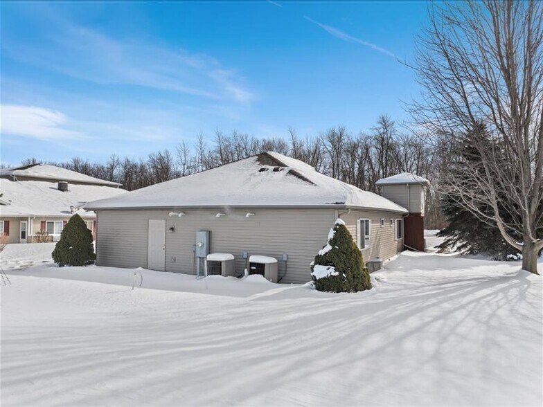 More Photos Of 628 Christel Dr, Valders Office Residential For Sale