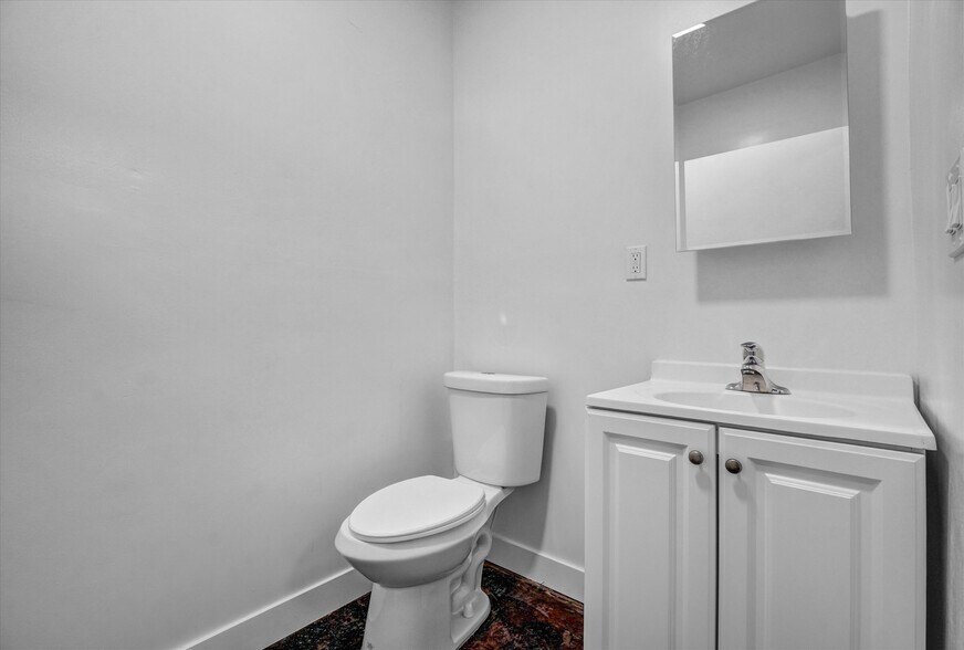 More Photos Of 520 W Pacific Coast Hwy, Long Beach Flex For Sale