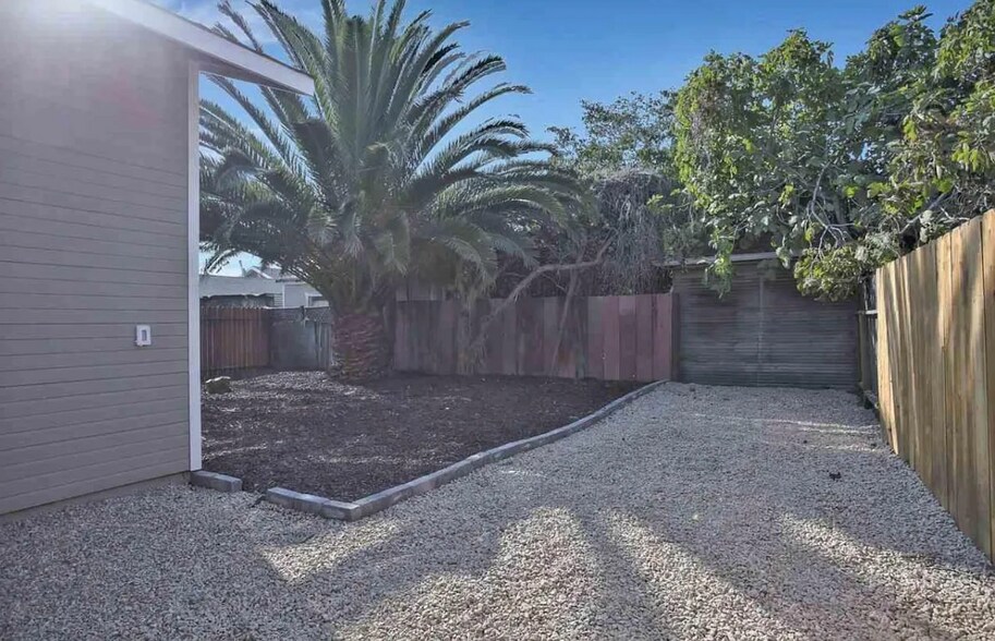 More Photos Of 1753 Church St, Oakland Specialty For Lease