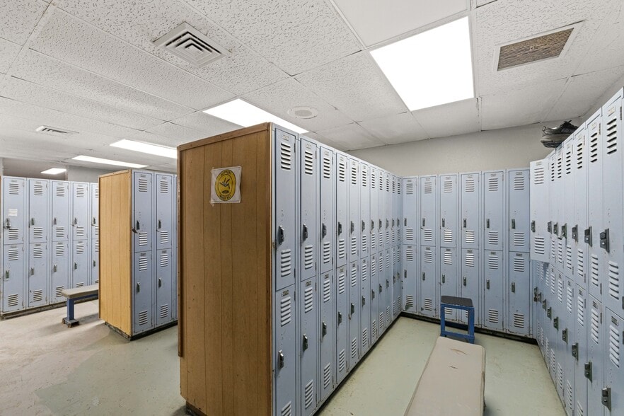 More Photos Of 985 Newmark Ave, Coos Bay Health Club For Sale