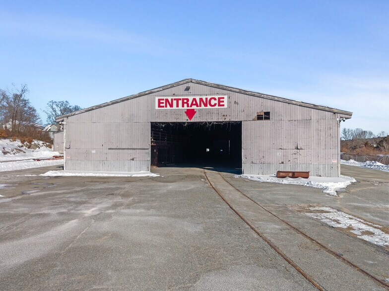 More Photos Of 45 Richards Grove Rd, Quaker Hill Service For Sale