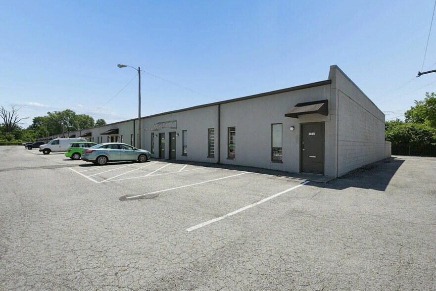 More Photos Of 3723-3865 April Ln, Columbus Light Distribution For Lease