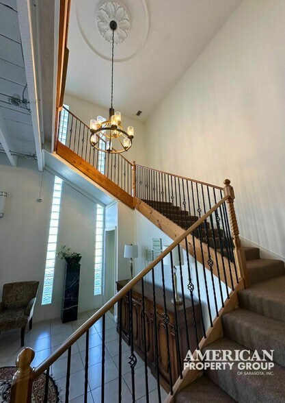 More Photos Of 7910 N Tamiami Trl, Sarasota Office For Sale