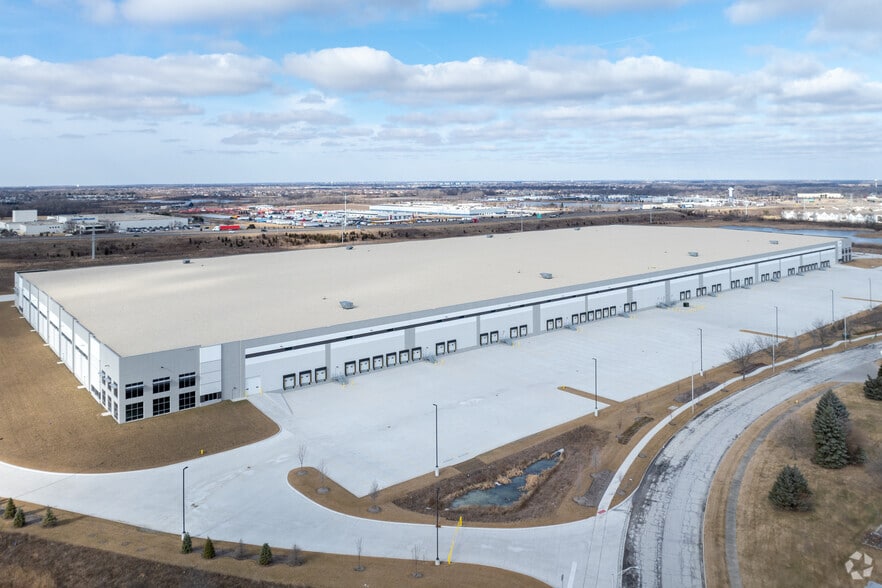 More Photos Of 21500 Gateway Dr, Matteson Manufacturing For Lease