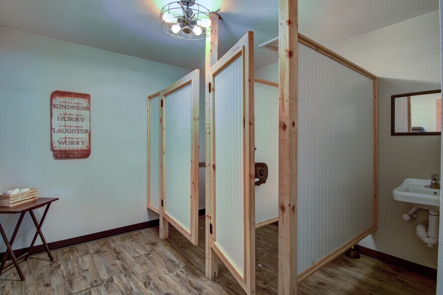 More Photos Of 115 Diamond St N, Ridgeland General Retail For Sale