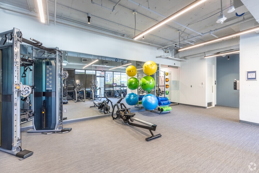 More Photos Of 1945 Old Gallows Rd, Vienna Medical For Lease