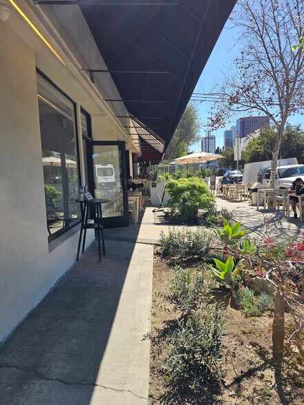 More Photos Of 910 S Barrington Ave, Los Angeles Storefront Retail Office For Lease