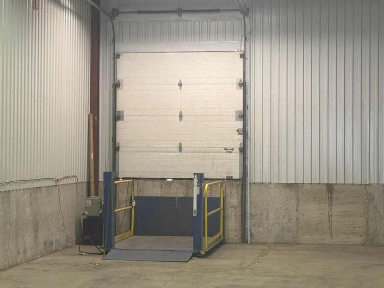 More Photos Of 121 Jason St, Owen Sound Warehouse For Lease