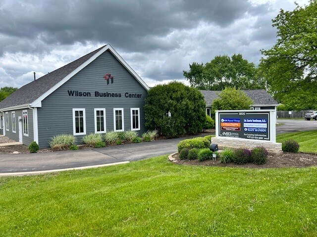 Primary Photo Of 1605 W Wilson St, Batavia Medical For Lease