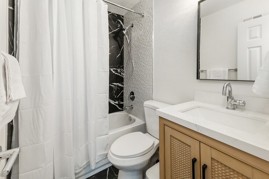More Photos Of 813 Isthmus Ct, San Diego Apartments For Sale
