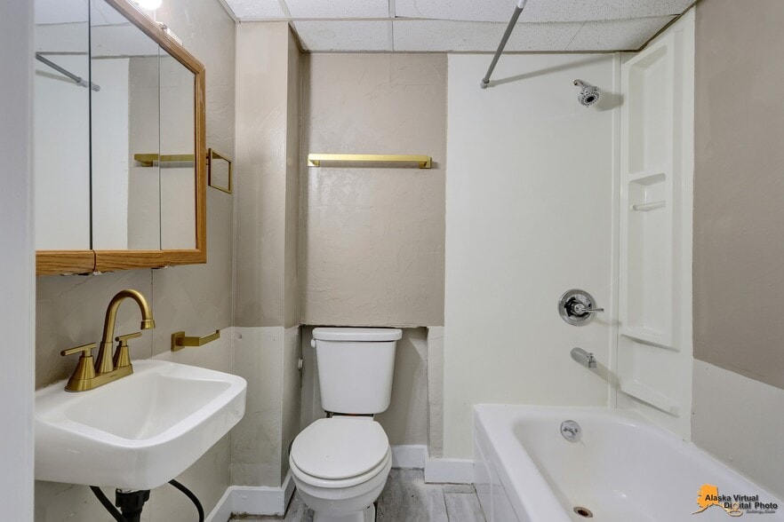 More Photos Of 1335 Hyder St, Anchorage Apartments For Sale