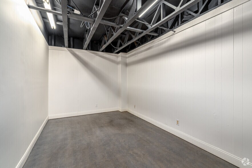 More Photos Of 625 Industrial Blvd, Austin Warehouse For Lease