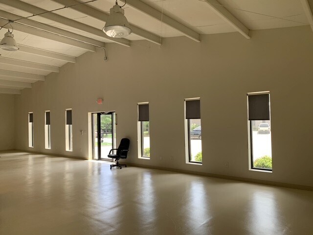 More Photos Of 30 River Ct, Cartersville Warehouse For Sale