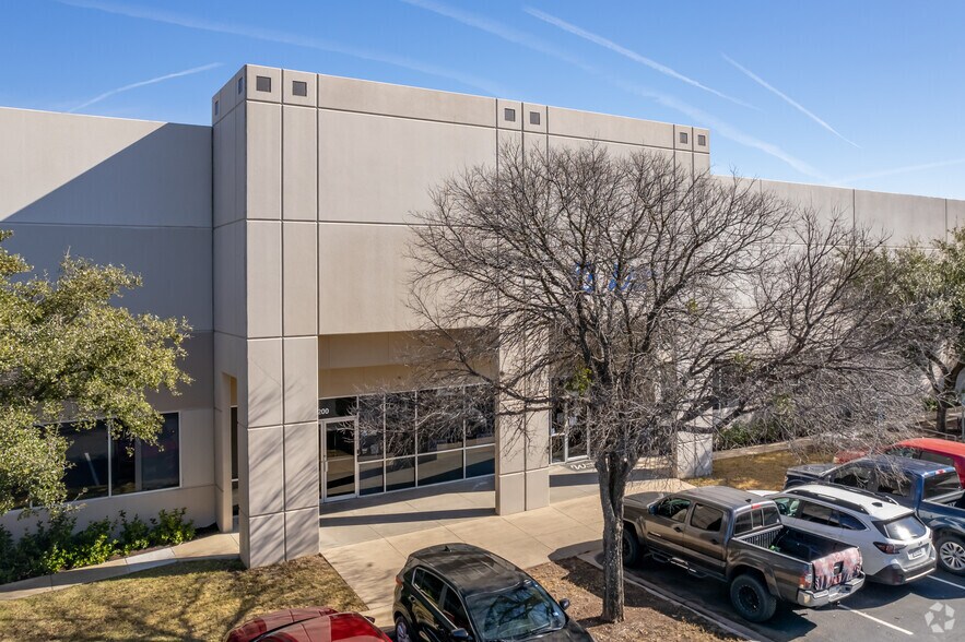More Photos Of 5812 Trade Center Dr, Austin Warehouse For Lease
