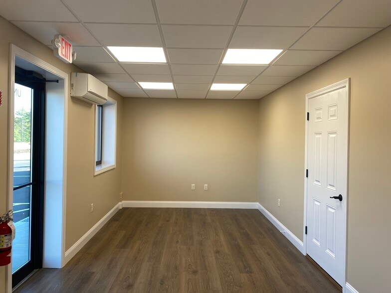 More Photos Of 6 Ricketts Pond Drive, Carver Light Distribution For Lease