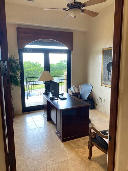 More Photos Of 248 Addie Roy Rd, Austin Office For Sale