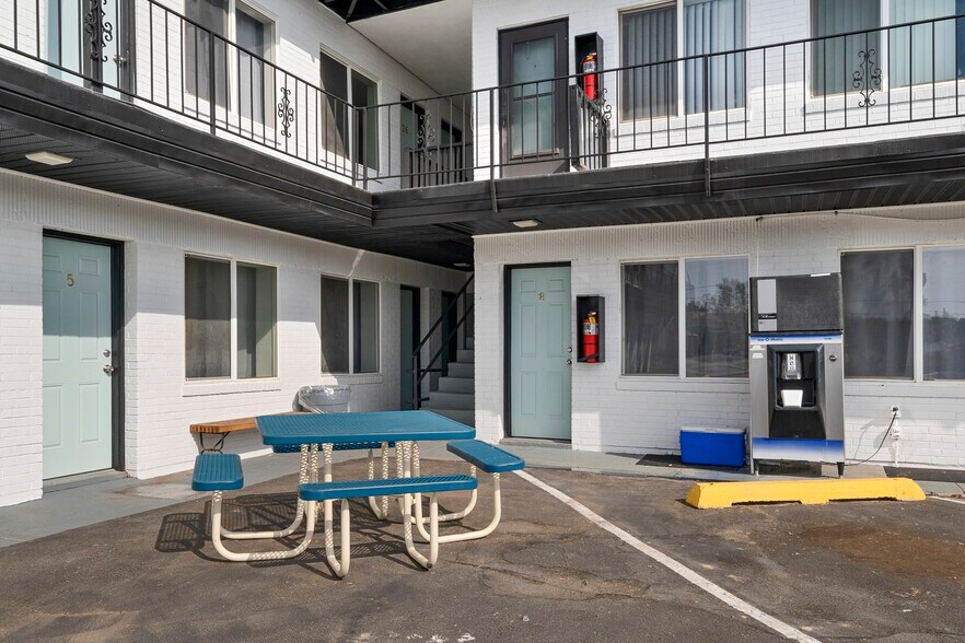 More Photos Of 1411 9th St, Rock Springs Hotel For Sale