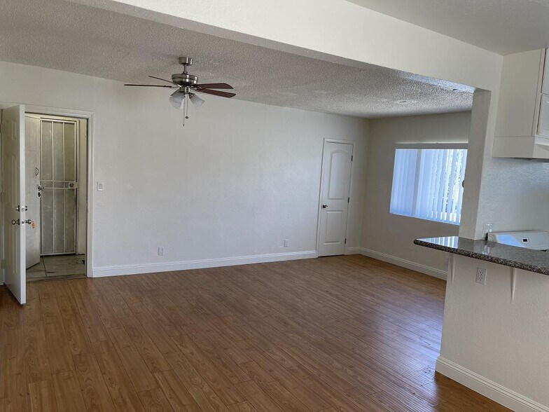 More Photos Of 426-428 W 77th St, Los Angeles Apartments For Sale