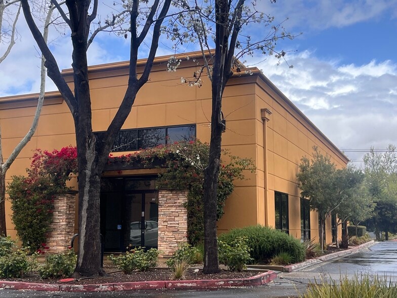 More Photos Of 465 N Whisman Rd, Mountain View Office For Lease