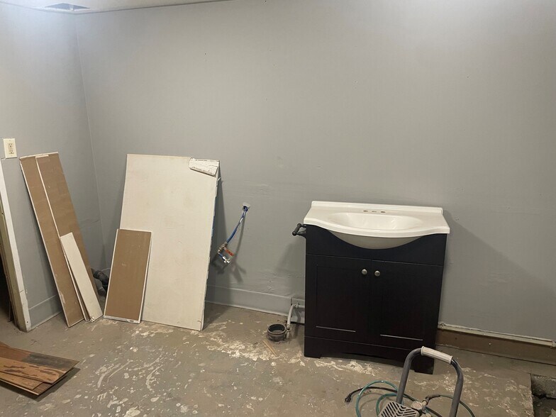 More Photos Of 330 Main Ave E, Soap Lake Freestanding For Lease