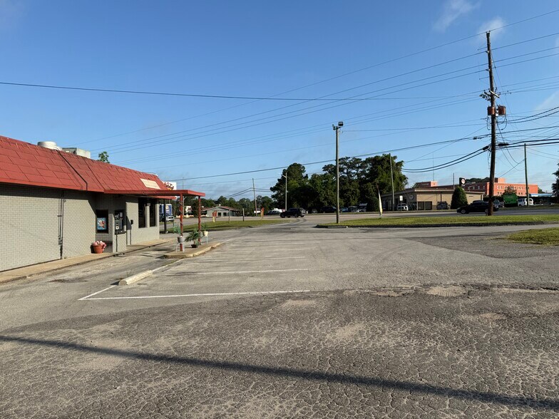 More Photos Of 1115 John Small Ave, Washington General Retail For Sale