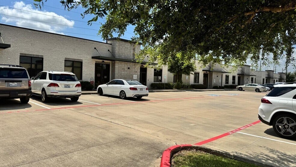 More Photos Of 12440 Emily Ct, Sugar Land Office Residential For Lease