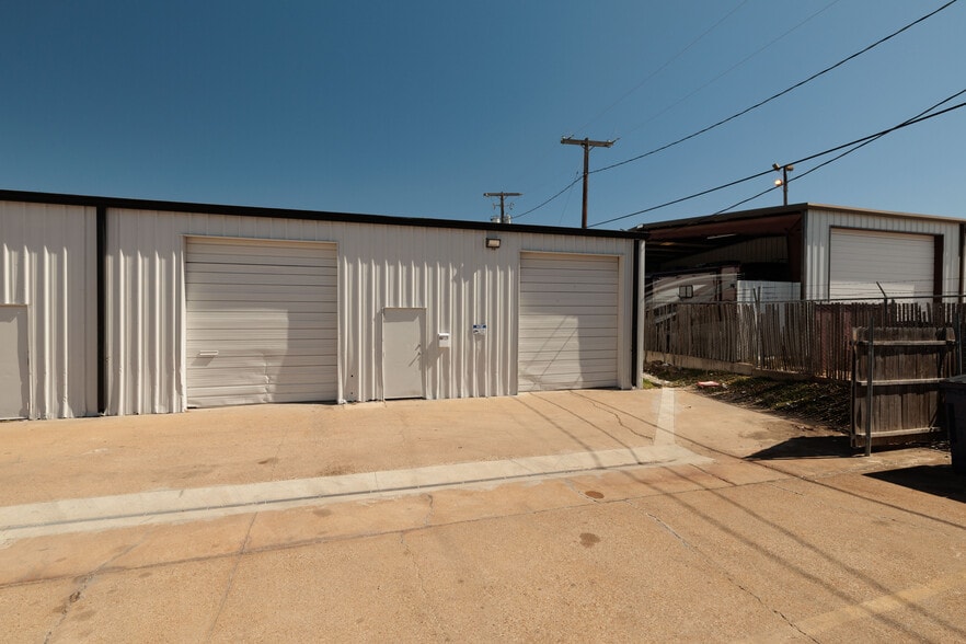 More Photos Of 4404-4412 Glenview Dr, Haltom City Warehouse For Lease