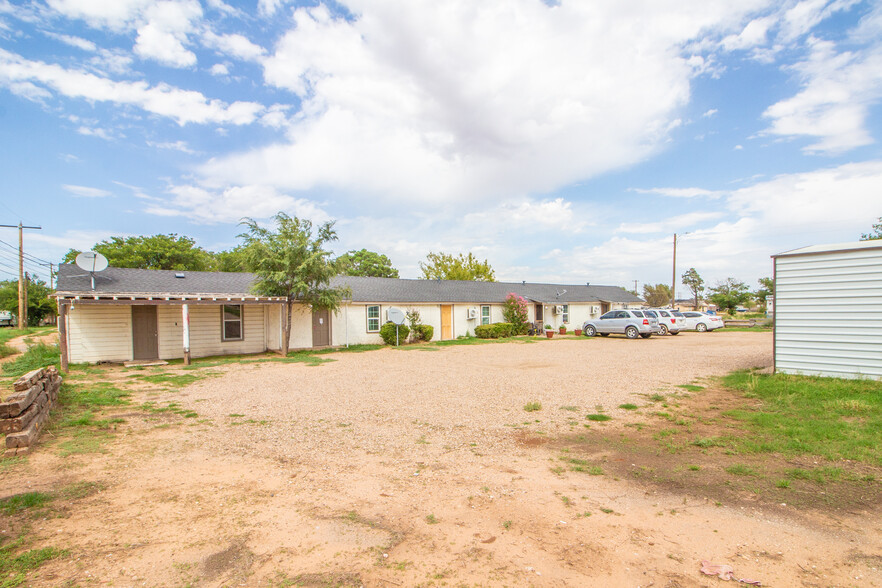 Primary Photo Of 1305 S 9th St, Slaton Apartments For Sale