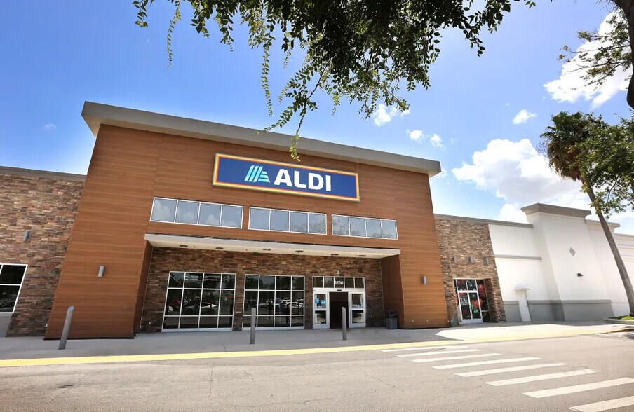 Primary Photo Of 5690 Bayshore Rd, North Fort Myers Supermarket For Sale