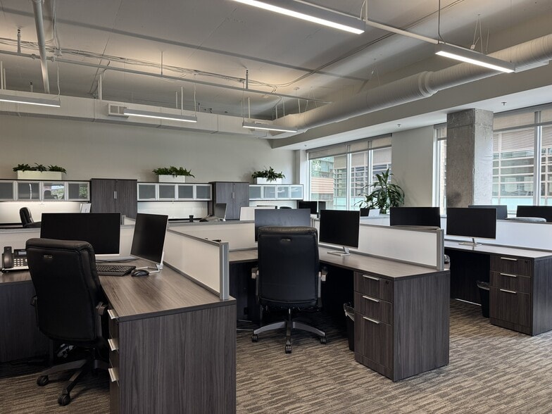 More Photos Of 100 W Washington St, Greenville Office For Lease